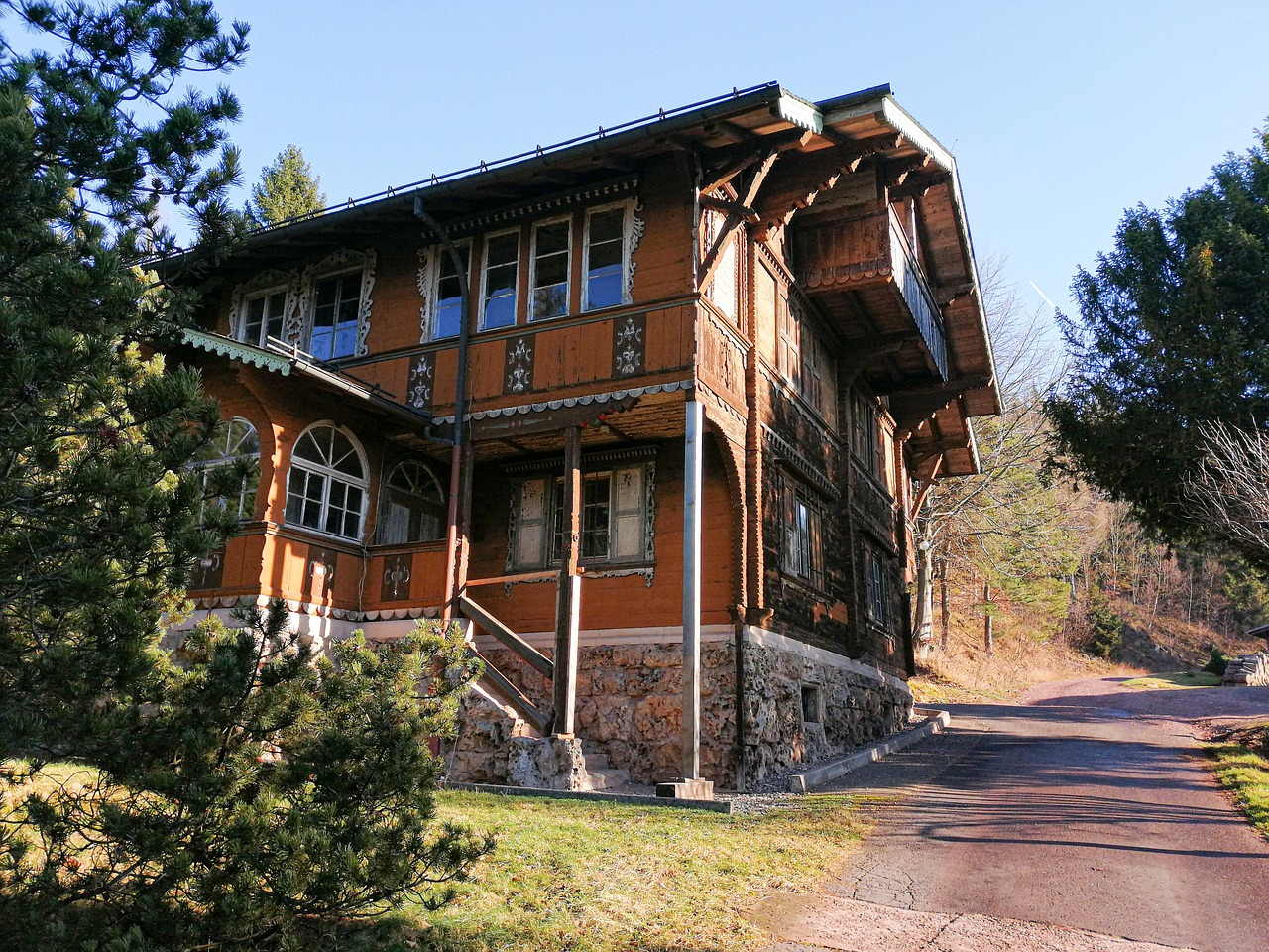 孤独を癒す旅に最適な温泉付き離れはどこ？