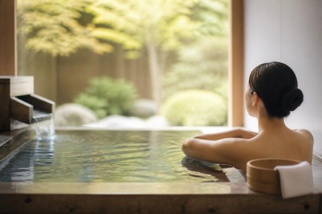 一人で温泉に行くのが恥ずかしいと感じる理由とは？